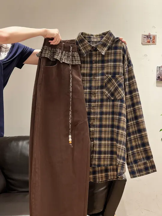 早秋のコーデにぴったり！チェック柄ハイウエストストレートパンツと長袖シャツ【エレガントなフィット】（セットアップ対応）