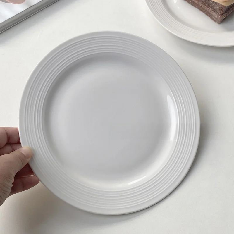 陶製平皿：波状縁8インチのシンプルデザインが日常の食卓を安定させる
