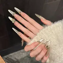 ハンドメイドの葉っぱ蝶ネイルチップ【ヌードカラー・ゴールドリーフ・立体デザイン・オフィス向け】
