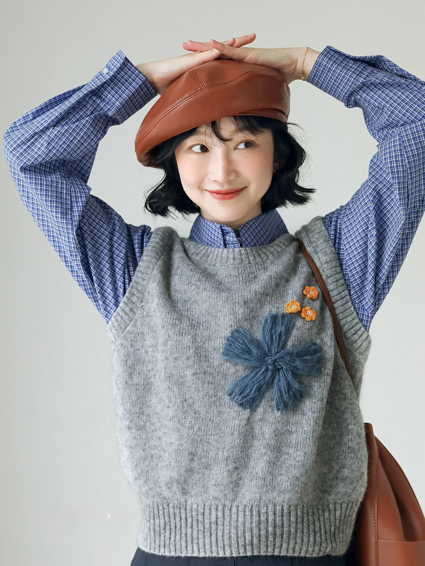 ユニークデザインのアート系帽子：シンプルスタイルで秋の日常を彩る