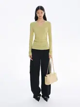 感漂うVネックプリーツ長袖Tシャツ【女性用・スリムフィット・春用】