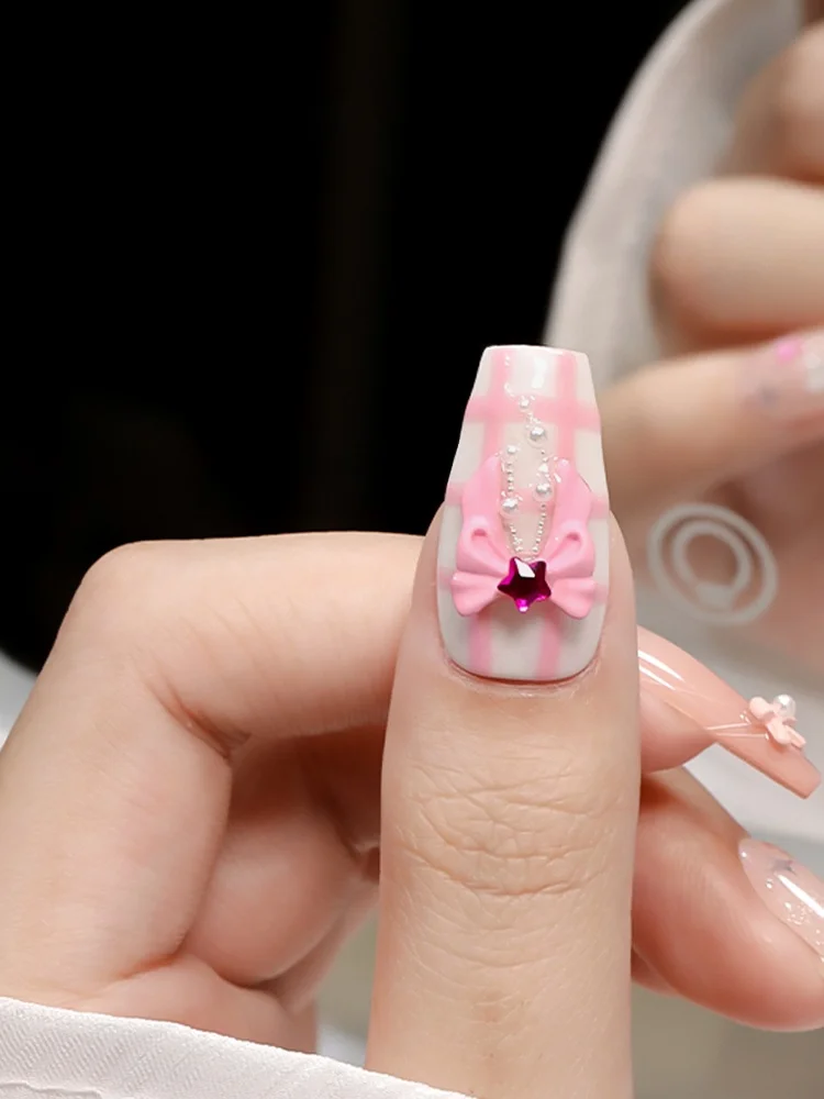 かっこいいおしゃれ大人フットネイル夏にぴったりなネイルアクセサリーの選定ガイド