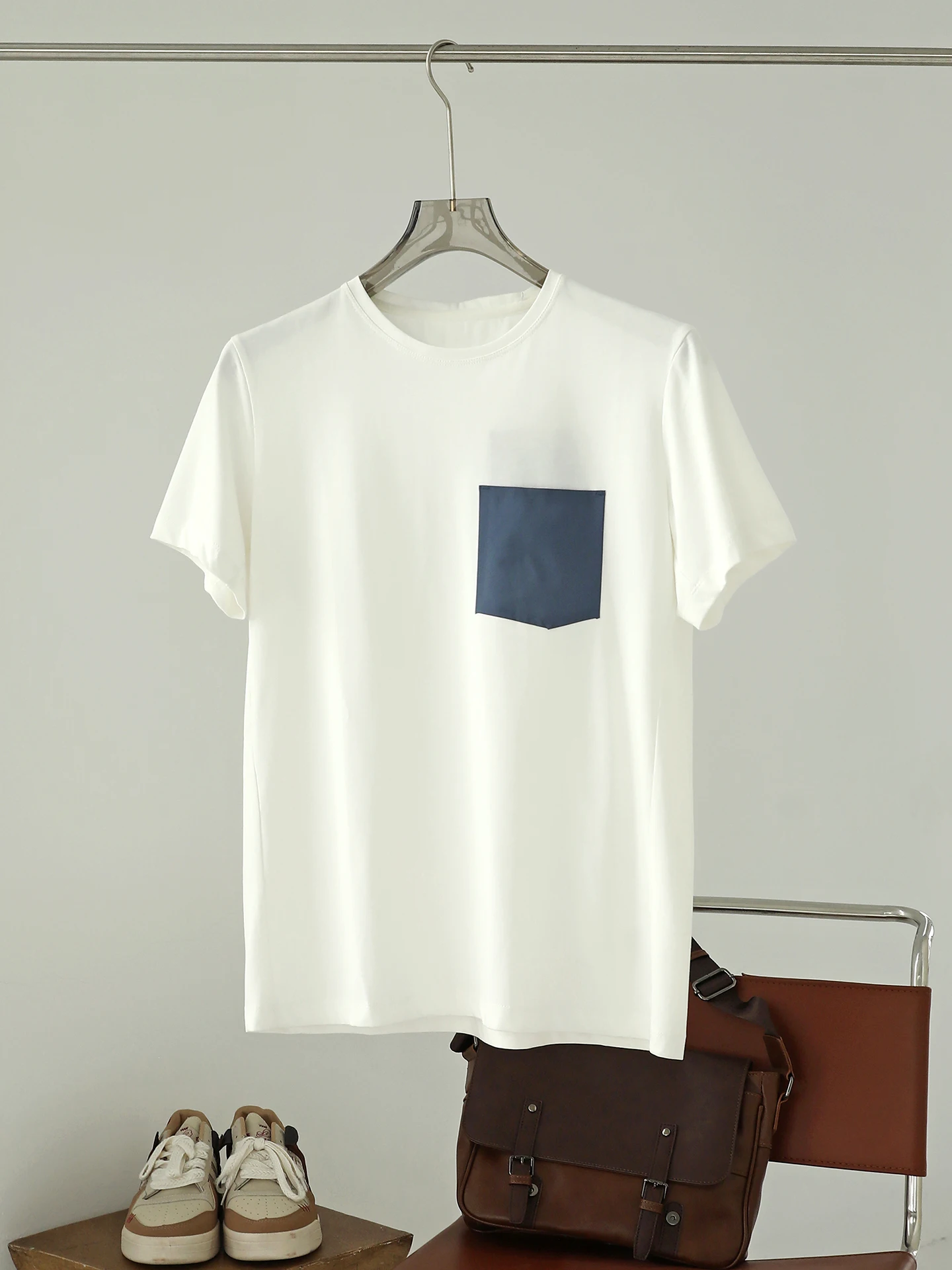 アウトドアTシャツはどんな素材がおすすめ？通気性と吸湿性の違いを知れば、夏の日常もスムーズに
