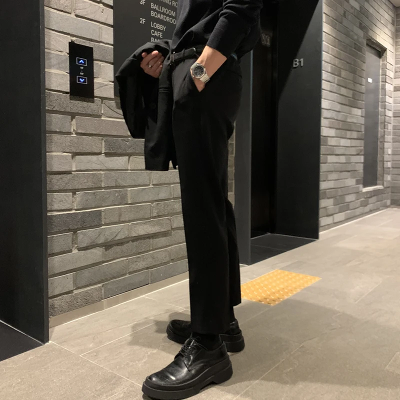 ファッション男が今、選ぶべき「春秋の無地テーパードパンツ」は？