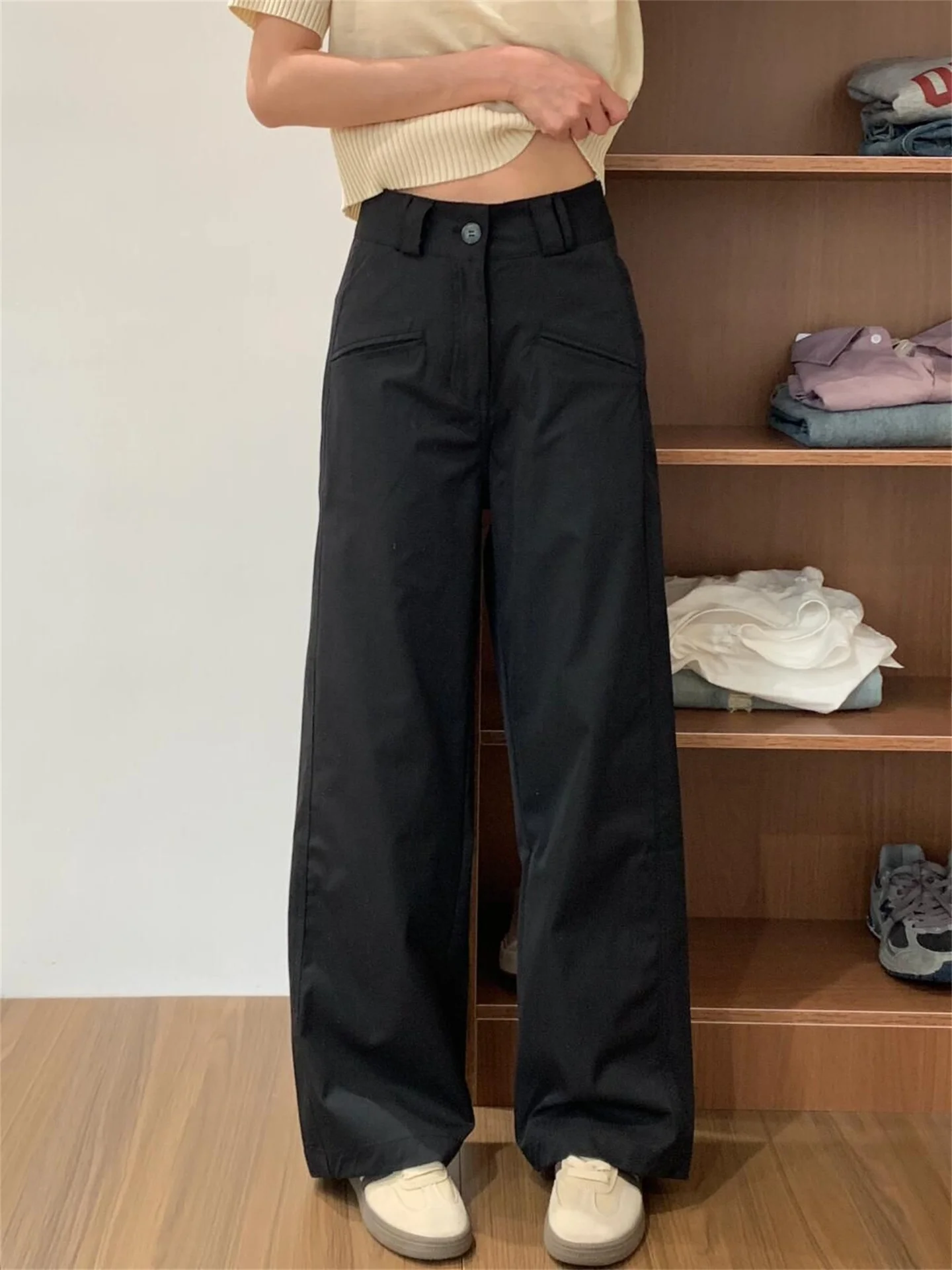 膝丈パンツ メンズ：高腰直筒デザインのシンプルストレートパンツが通勤シーンで実用的か