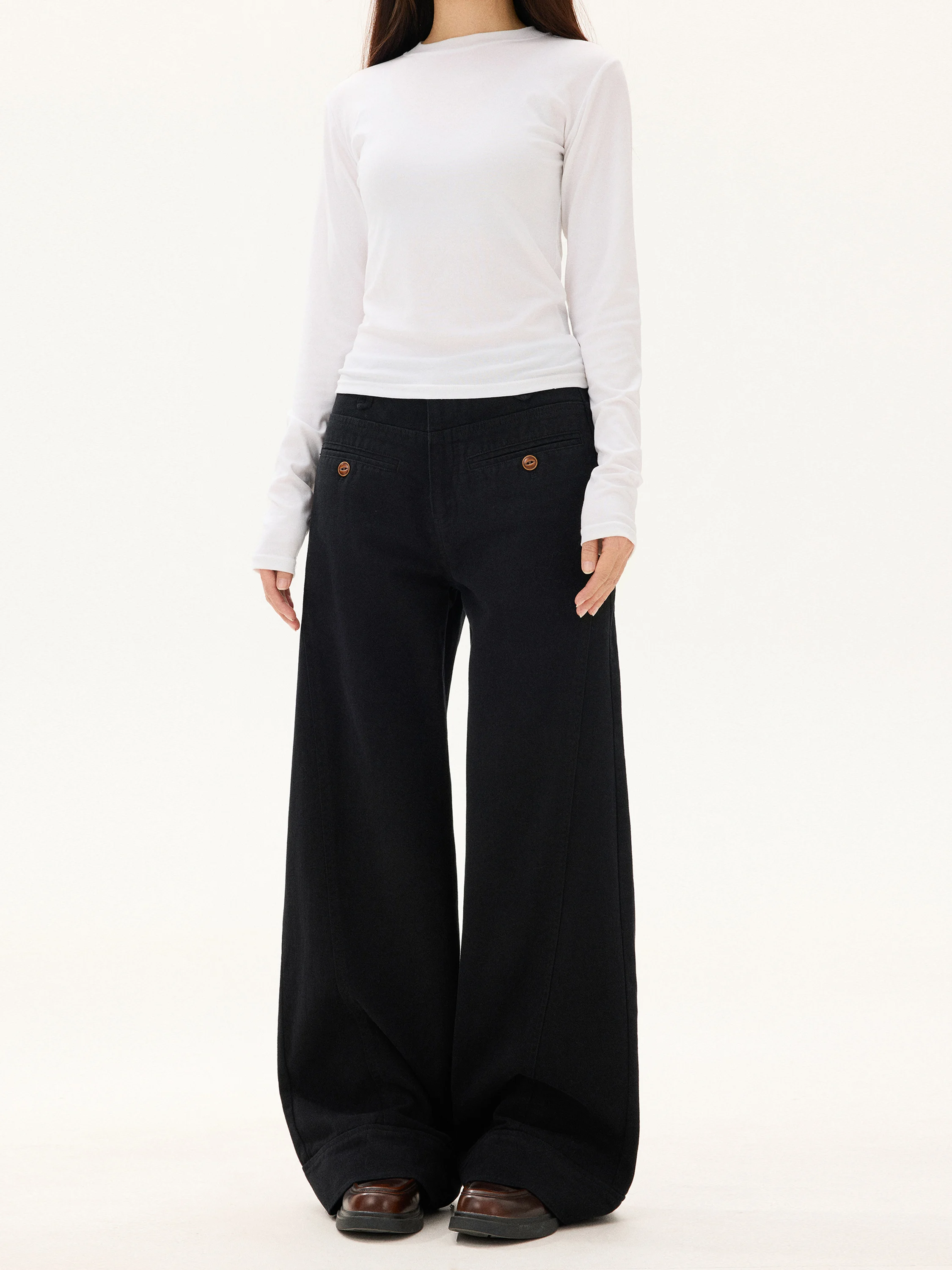 レトロデザインのデニムパンツがスタイル良く見える理由と選び方