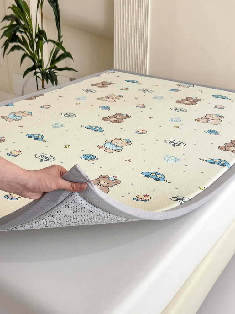かわいいデザインの厚手マットレス【畳用・カートゥーン】：柔らかさと清涼感を実現する実用性のあるマット