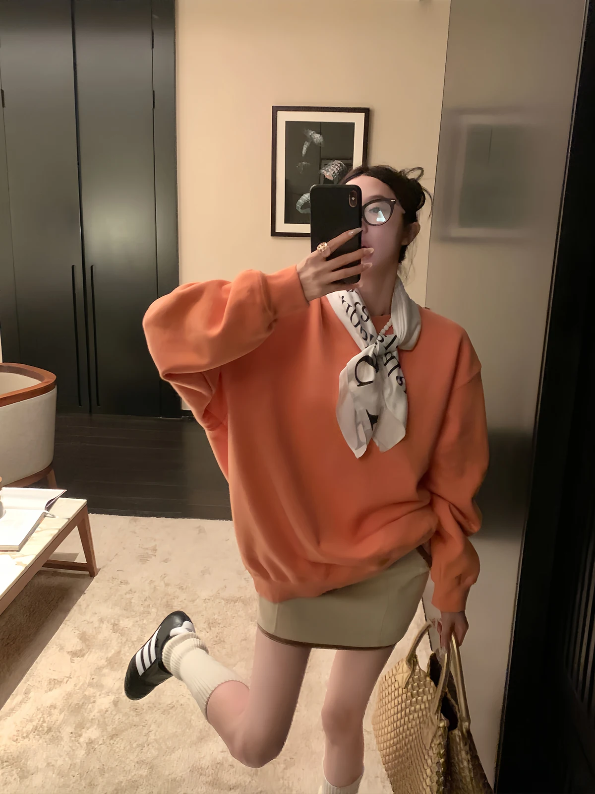 大人可愛い服 50代コーデの完全ガイド｜ルーズフィットシャツで実現する自然な可愛さ