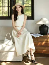 立体感のある白い結婚式用ドレス【収腰デザイン・フレアスカート・夏用】（セットアップ対応）