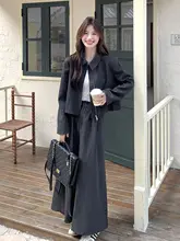 深い灰色のシンプルなジャケットとワイドパンツ【ラフスタイル・フラップカラー・ハイウエスト・秋用】（セットアップ対応）