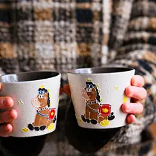 ハンドペイントのセラミックコーヒーカップ【馬のデザイン・高級感のある新年ギフト】