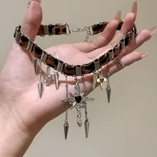 レオパード柄スタッズクロスチョーカー【女性用・個性的なネックレス・アクセサリー】