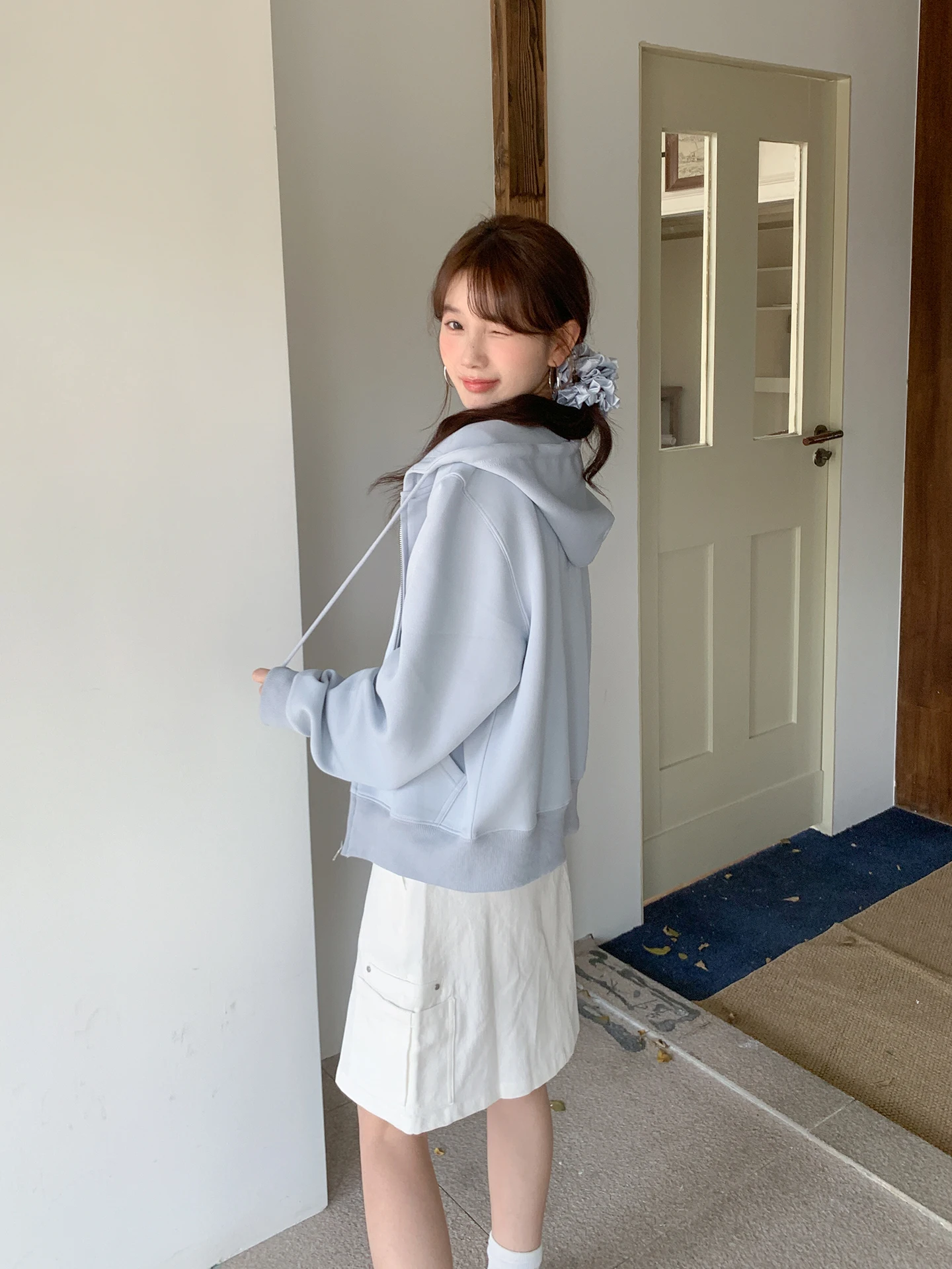 ピーチバブルフード付きスウェットパーカー：女性向けの軽量通気設計と実用性のバランス