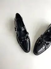 パンキースタイル マリージェーンシューズ【一文字ストラップ・金属装飾・太ヒール】
