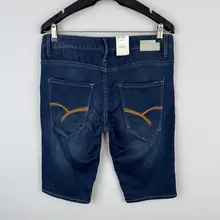 軽量で快適なスリムフィットメンズハーフパンツ【ウェア】