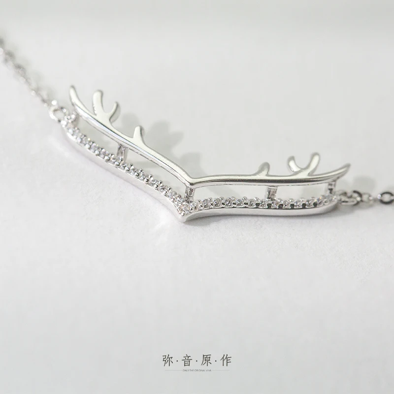 水晶付き鹿角デザインのロングネックレス：クリスマスプレゼントに最適な925銀のオリジナルデザイン
