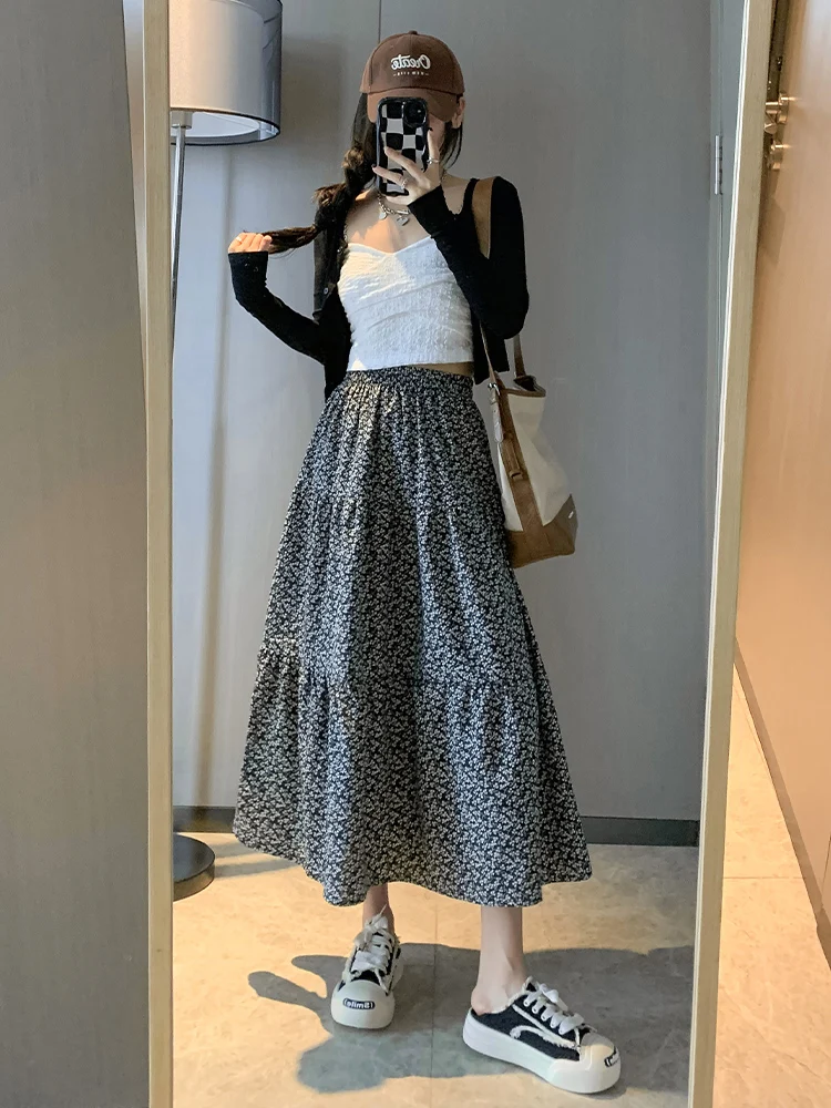 50代の女性が着やすいスカートは、花柄のハイウエストAラインがベスト？