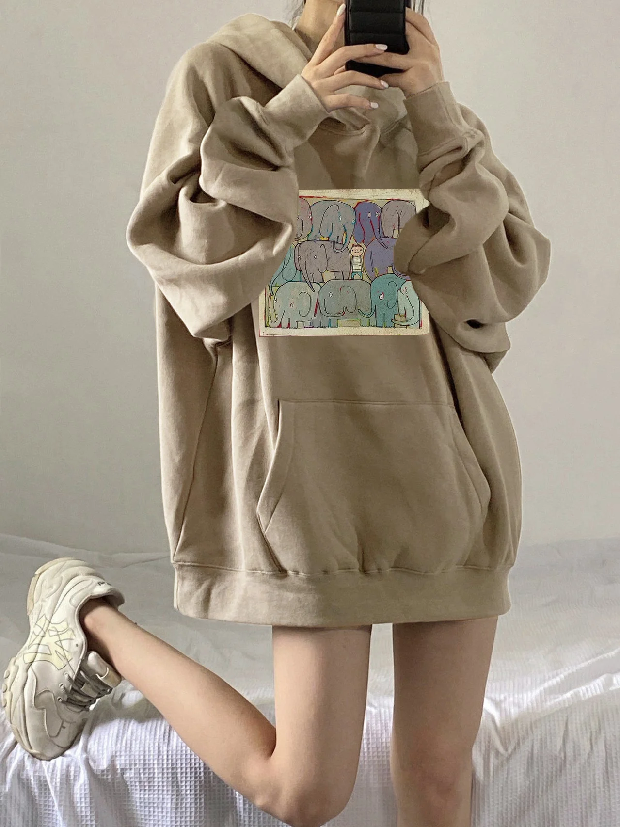 オーバーサイズ パーカー かわいい おすすめ5選：どんな風に着る？価格帯や素材、男女の違いまで徹底解説