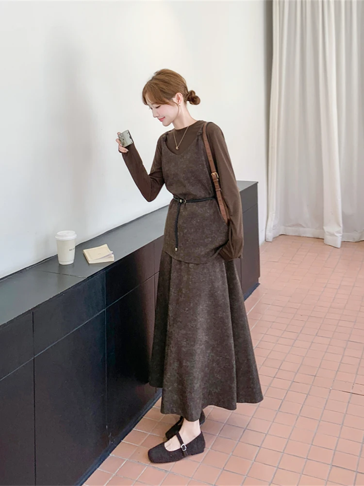 ロングコーディガンコーデは本当に必要？その本質と、今こそ選ぶべきベストなスタイルとは