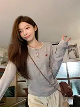 花柄レース付きラウンドネック長袖Tシャツ【グレー・レディース・フィットデザイン・秋用】
