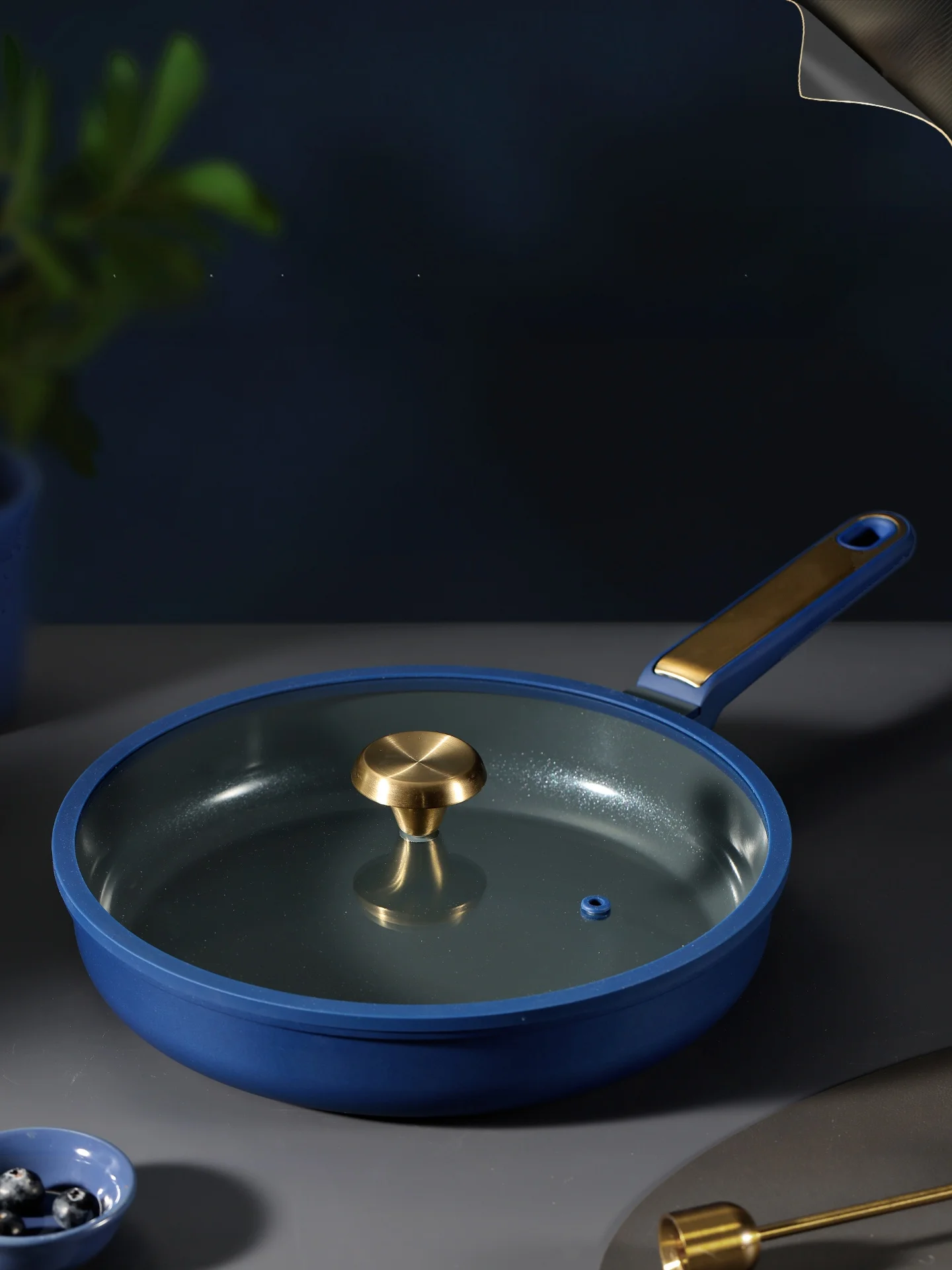 24cm フライパンの最適サイズは？CAROTE チタンセラミック製が一人暮らしに適する理由