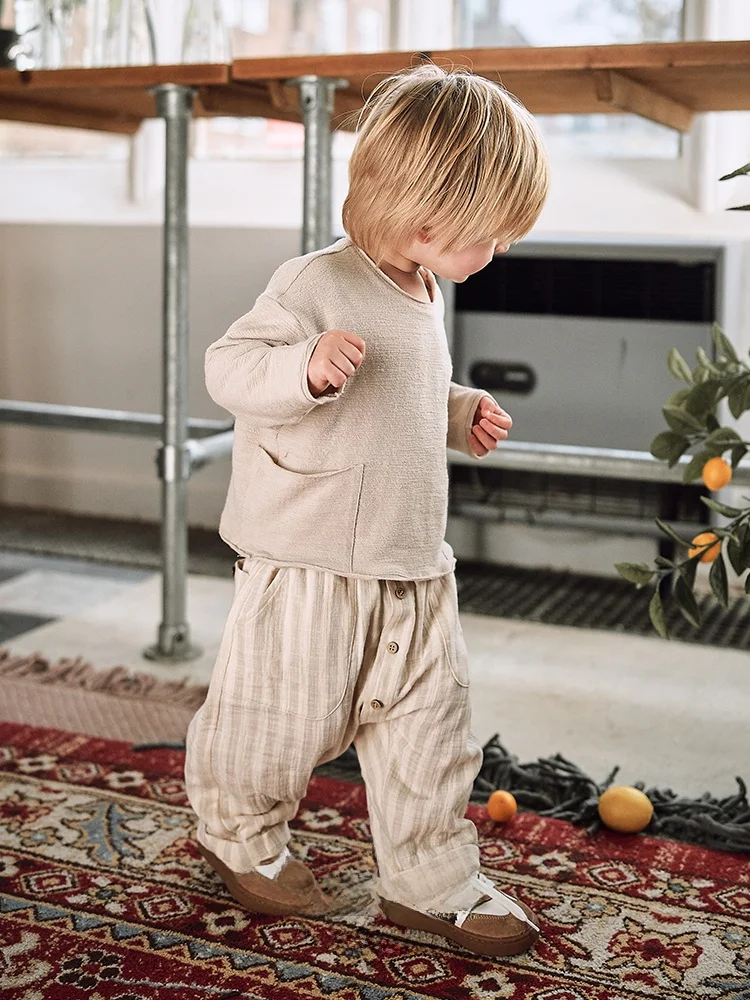 子供用コットンストライプパンツ：幼児前期の快適な着用に最適な通気性素材を実証