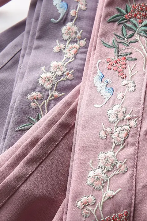 刺繍入り漢服用布地 DIY素材【ブラウスとスカート用・梅の花デザイン】