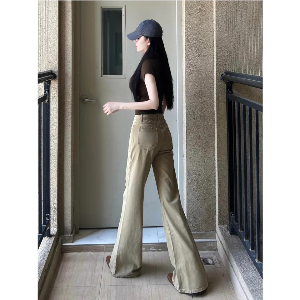 カーキ色微フレアデザインのロングデニムパンツ【レディース・低ウエスト・スリムフィット・ストレートレッグ】