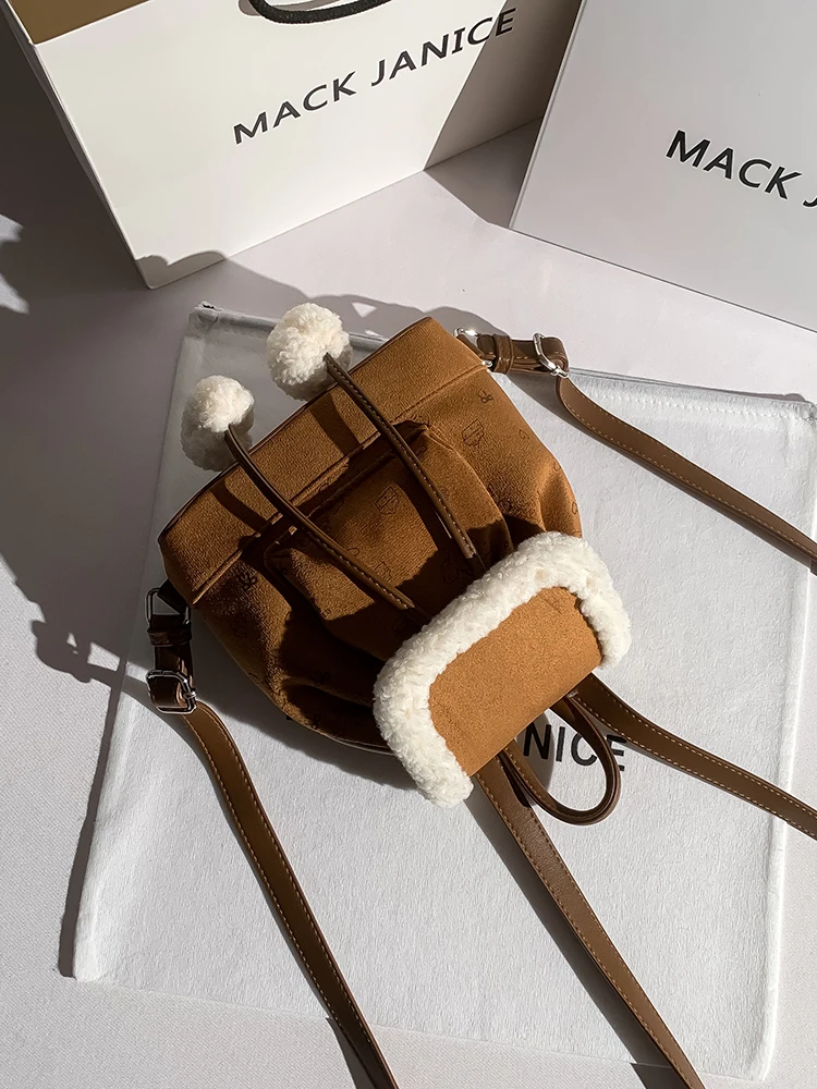 軽くておしゃれなリュックとしてのMackJaniceファー付きメッシュリュックの実用性と設計分析