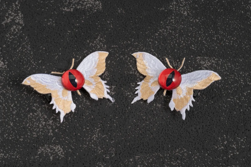 女性エラを正しく選ぶには？ダークゴシックスタイルの刺繍蝶クリップが教えてくれたこと