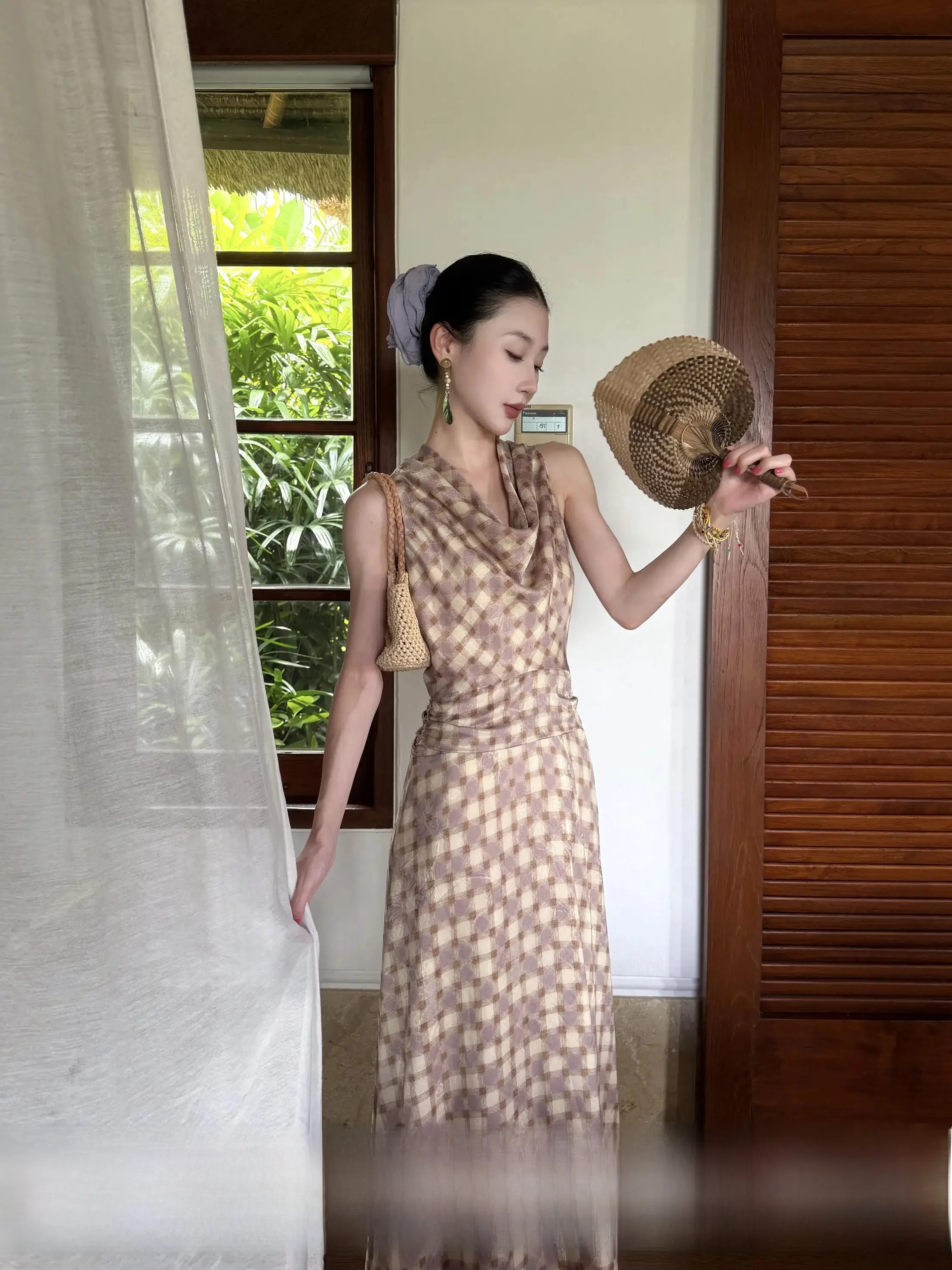 145cm 服 プチプラの選定基準：夏用薄手ノースリーブヴィンテージチェックワンピースの実用性とデザイン特性