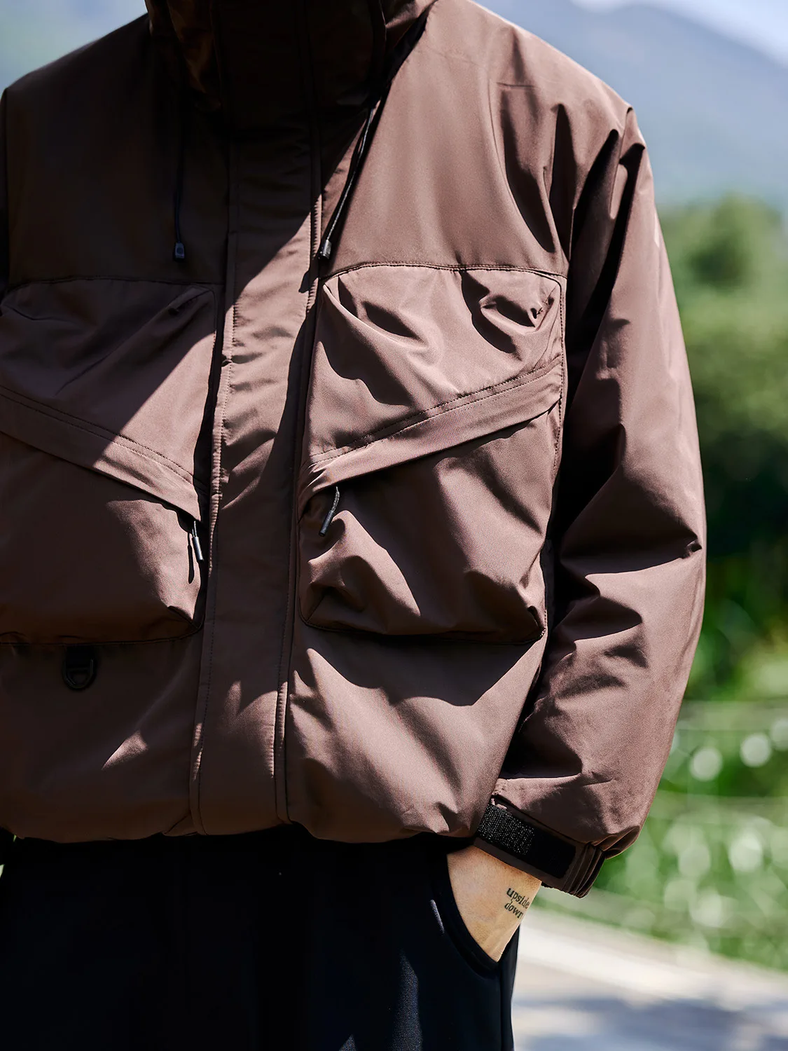 all weather parka とダウンジャケットの違いは？本当の使い勝手を知るための1つのアイテム