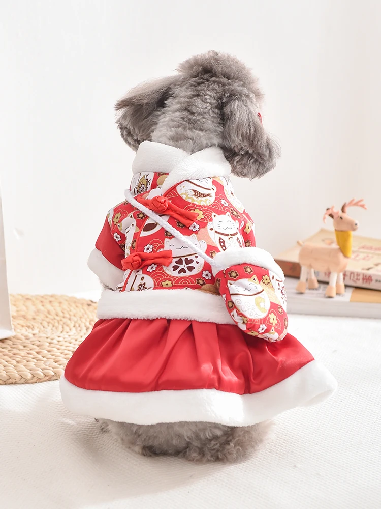 赤唐装ペットウェア：新年お祝い用の赤い服がどんな場面で着るべきか