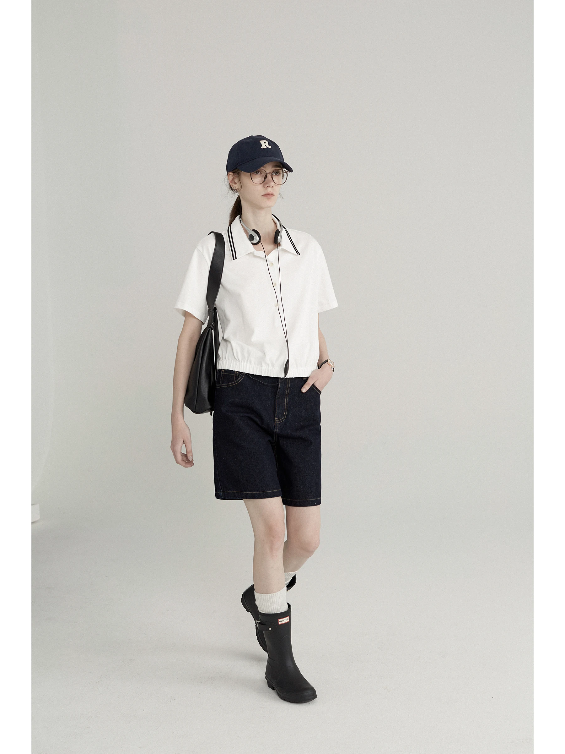 オフィスカジュアル グレーパンツ：Veega Chicの夏用中パンツが通勤シーンで実証した快適性