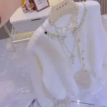 エレガントなデザインのラメ入りニットカーディガン【女性用・秋冬・おしゃれなスタイル】