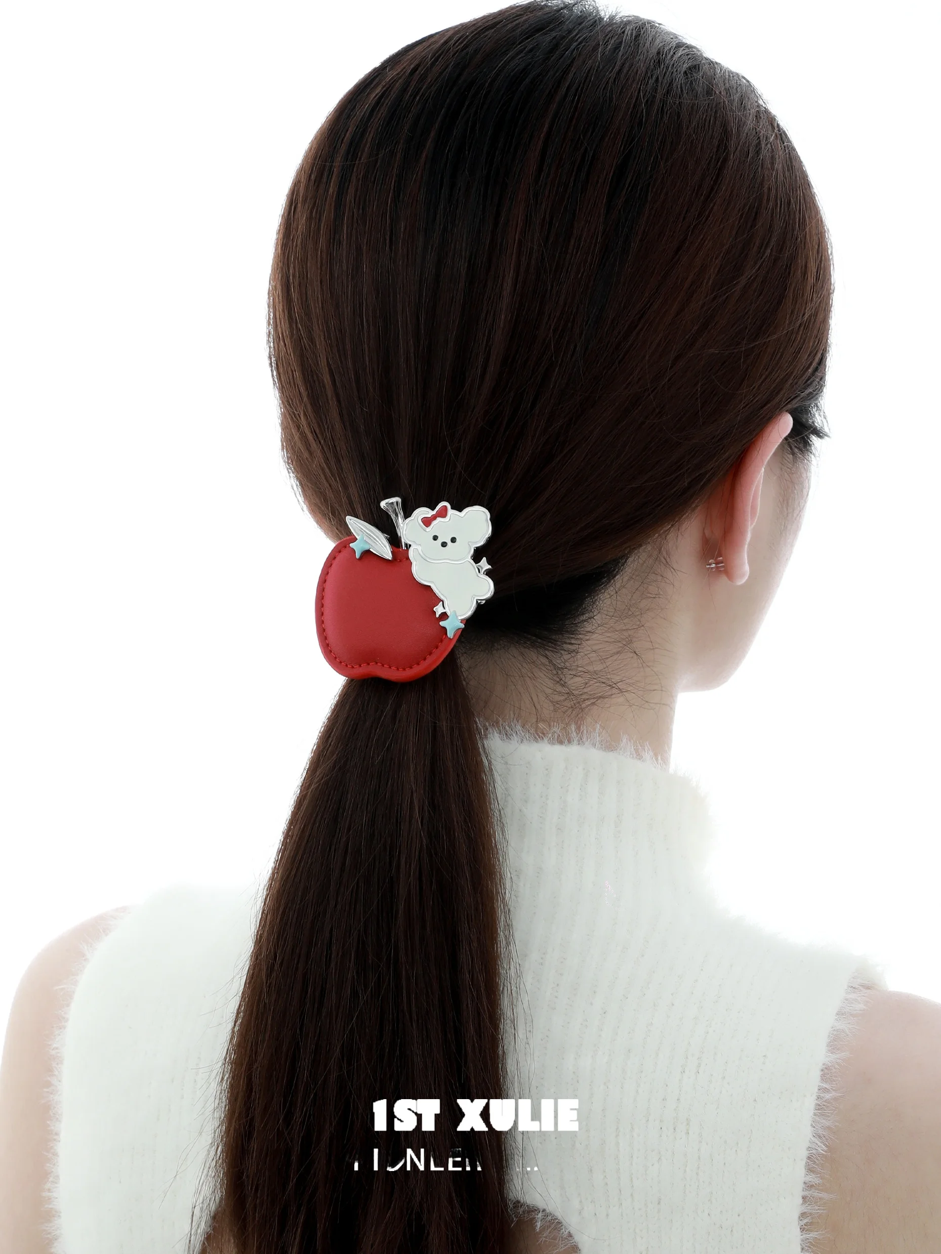 ポニーテール ボサボサに合う高級感のヘアクリップは？