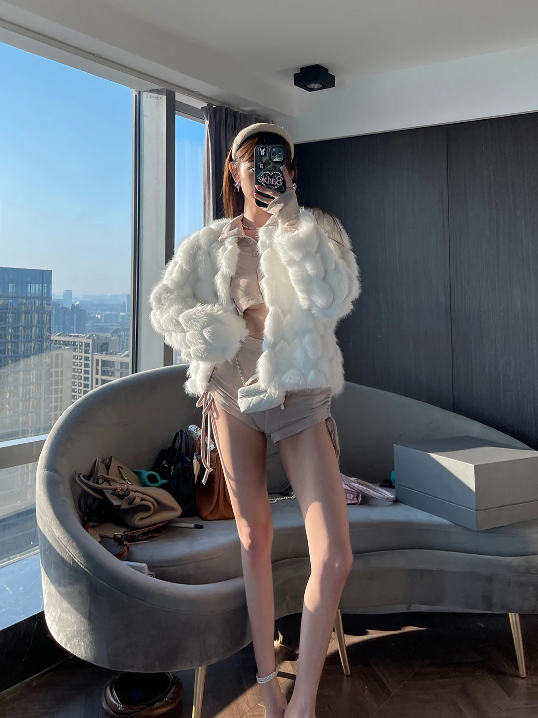 ハイウエストミニスカートでスタイルアップするコツは？