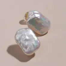 天然バロックパールのイヤリング【フレンチスタイル・シンプルデザイン・穴あけ不要】
