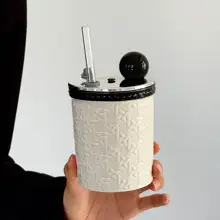 レトロなブラックラタン編みデザインの陶器製マグカップ【蓋付き・ストロー付き・大容量】