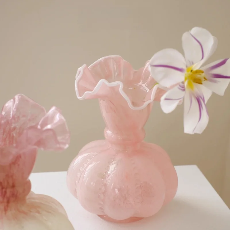 ガラスの花瓶 グラデーションデザインで空間を彩るEKU PROの手吹き花瓶