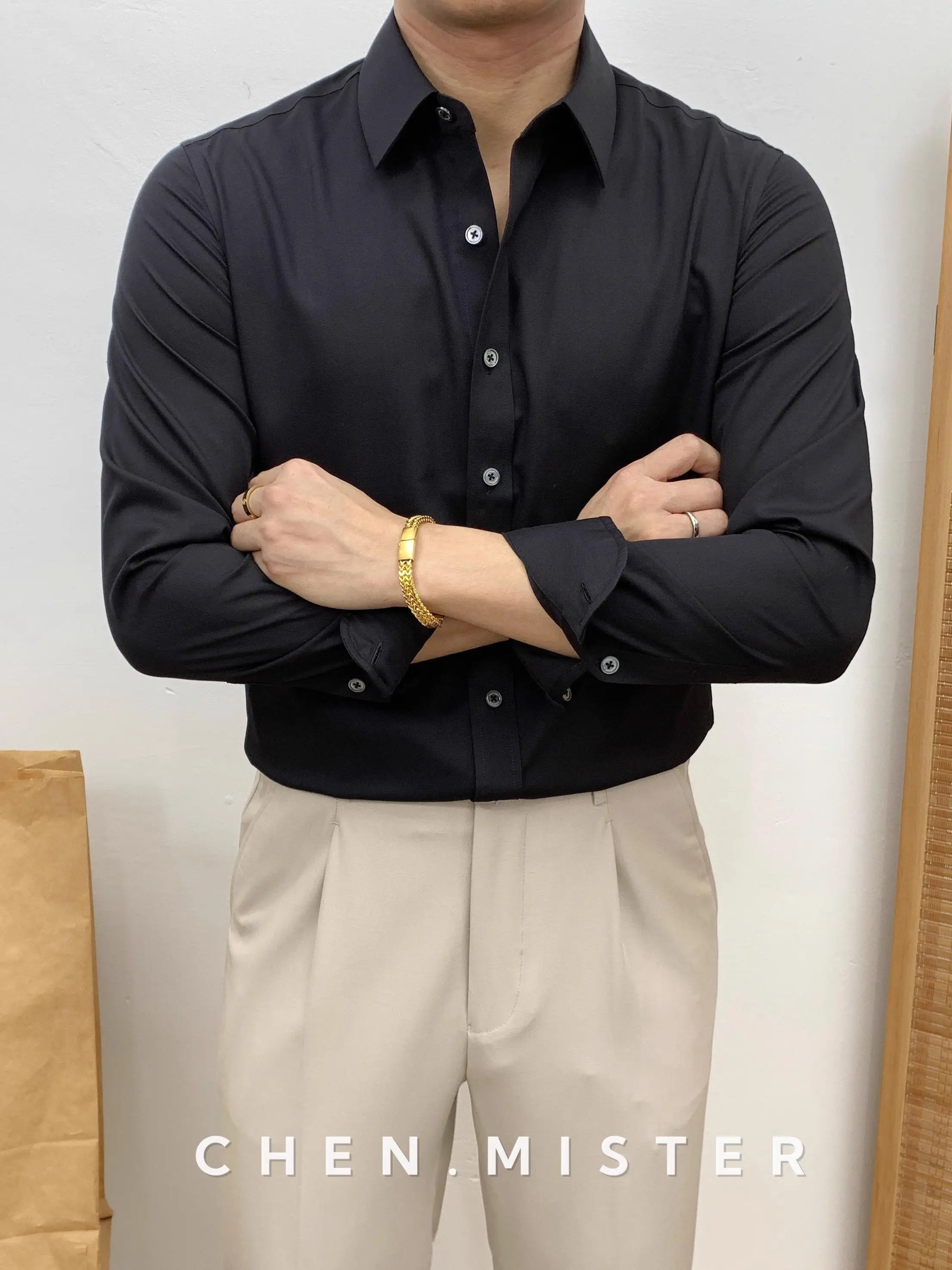 ビジネスカジュアル面接に合う天然青色長袖シャツの選び方と実用性