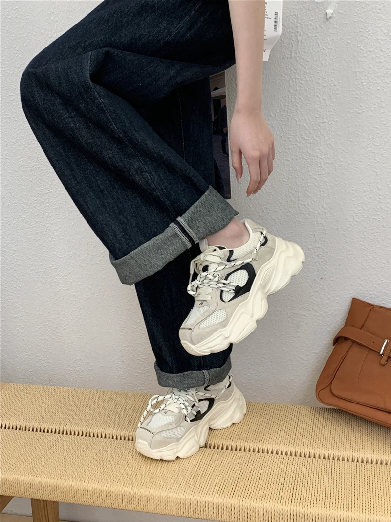 ピンクのダッドシューズ【厚底・通気性・真皮】：女性向けの日常使いに最適なデザインと機能のバランス