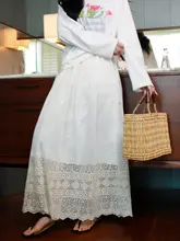優雅なレース刺繍ロングスカート【白・初恋の月光のようなデザイン】