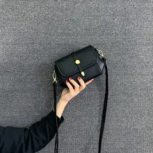 上品な質感のチェーン小型ショルダーバッグ【デザイン性の高い・秋冬用】