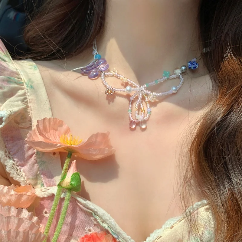 夏にぴったりなリボンビーズネックレス【花モチーフ・クリスタル・カラフル】の特徴と実用性