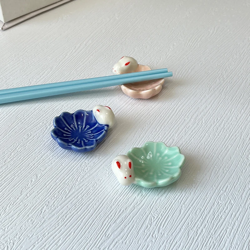 かわいい箸置きはどこで選べばいいの？ウサギ型陶器製のポップなデザインが今、インテリアに定着中！