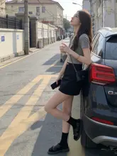 ブラックデニムタイトスカート【シンプルデザイン・フィット感・女性用】