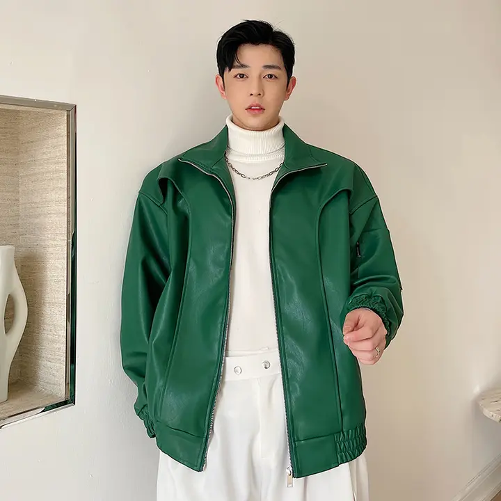秋冬用 緑色のレザー ジャケット【短め・スタンドカラー・トレンディデザイン】