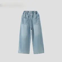 女児用ストレートデニムパンツ【薄手・立体的な蝶モチーフ・ゆったりしたデザイン】