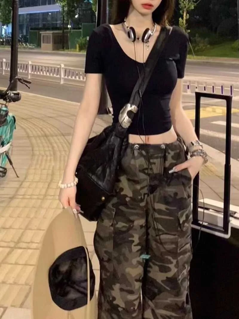 迷彩服をファッションに活かすには？高身長女性に最適なアメリカンヴィンテージパンツの選び方
